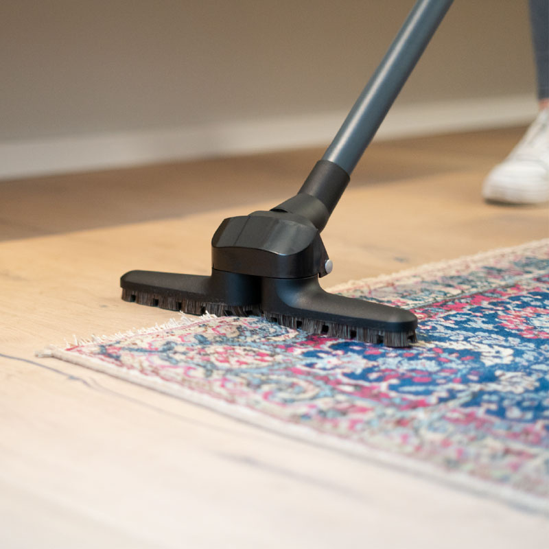 brosse à plancher et à tapis à géométrie variable_1